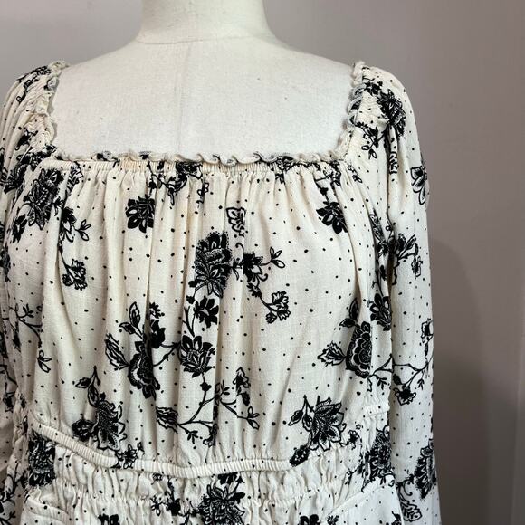 Torrid Peasant Blouse Size 2 Smocked Waist Long Sleeve Floral Black White - Picture 6 of 10